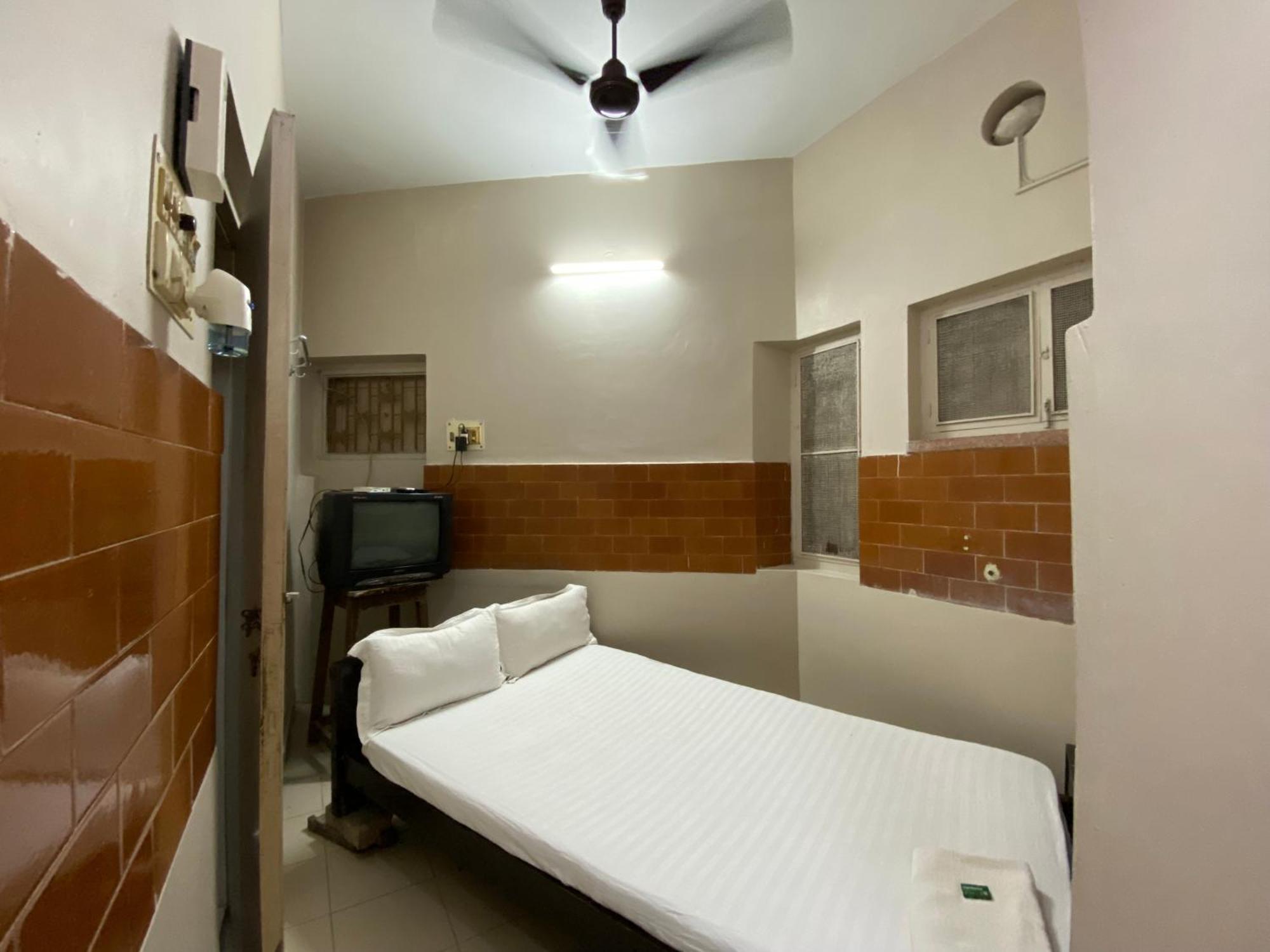 Lake Land Guest House Kolkata Exterior photo